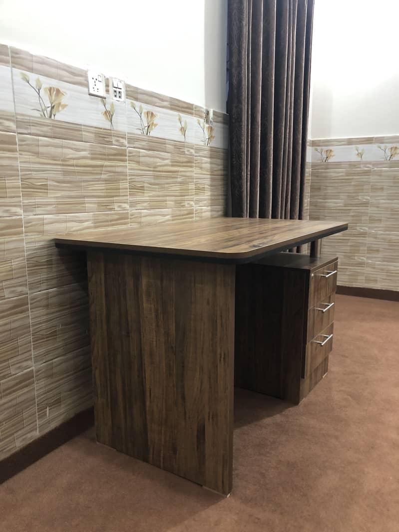 Office Executive Table 4