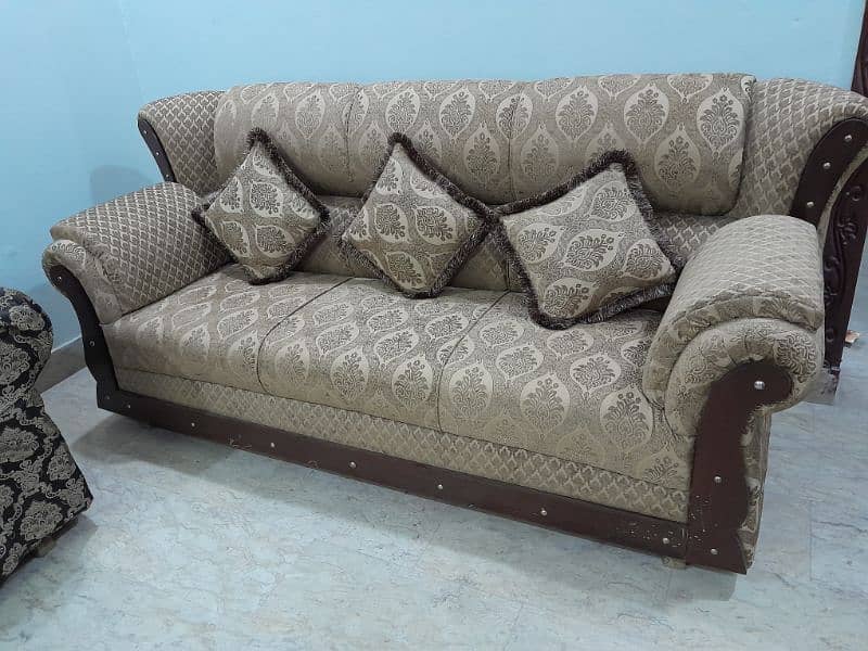 slightly use sofa 8 pcs set and 5 pcs set 3