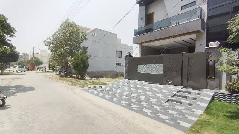 10 MARLA B/N HOUSE NEAR COMSATS UNIVERSTY FOR SALE LDA AVENUE-1 J BLOCK 3