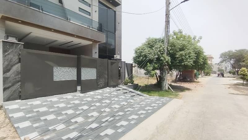 10 MARLA B/N HOUSE NEAR COMSATS UNIVERSTY FOR SALE LDA AVENUE-1 J BLOCK 4
