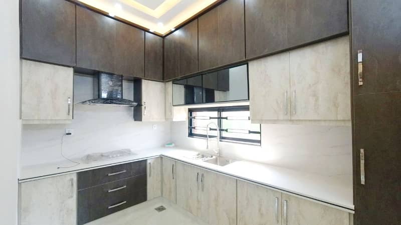 10 MARLA B/N HOUSE NEAR COMSATS UNIVERSTY FOR SALE LDA AVENUE-1 J BLOCK 8