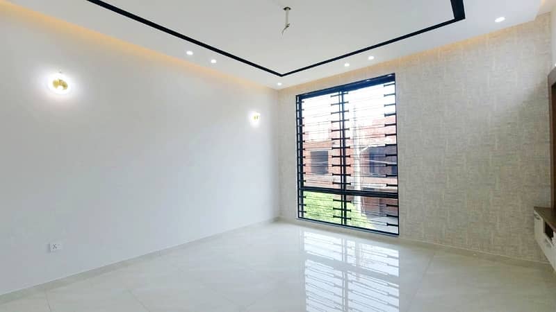 10 MARLA B/N HOUSE NEAR COMSATS UNIVERSTY FOR SALE LDA AVENUE-1 J BLOCK 22