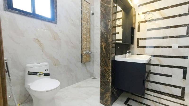 10 MARLA B/N HOUSE NEAR COMSATS UNIVERSTY FOR SALE LDA AVENUE-1 J BLOCK 24