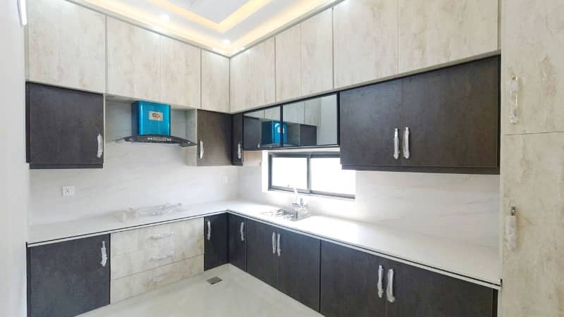 10 MARLA B/N HOUSE NEAR COMSATS UNIVERSTY FOR SALE LDA AVENUE-1 J BLOCK 27