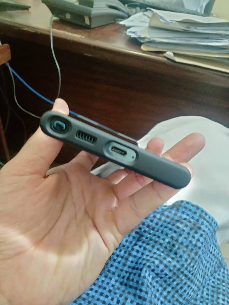 Mobile is in great condition, scratchless with a fast charger 3
