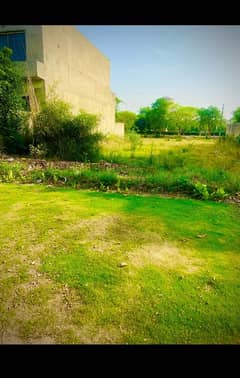 10 Marla plot for sale hot location
