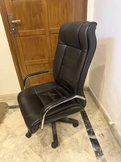 Executive recliner office chair