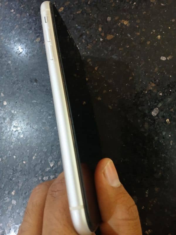 iphone 11 PTA 10/10 condition not a single scratch on it 1