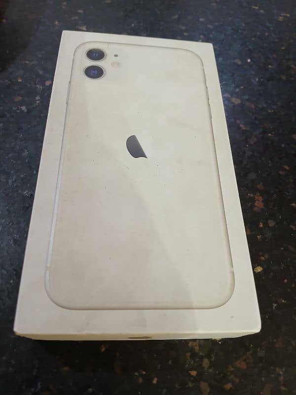 iphone 11 PTA 10/10 condition not a single scratch on it 6
