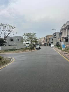 7.19 MARLA CORNER 60 FIT ROAD PLOT AVAILABLE FOR SALE