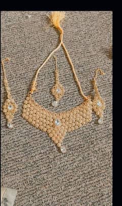bridal suits only 1 time used . . full maxcy with jewelry