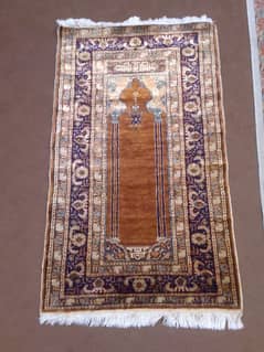 Handmade Kashmiri Silk Prayer Rug – Premium Quality Janamaz (2x4 ft)