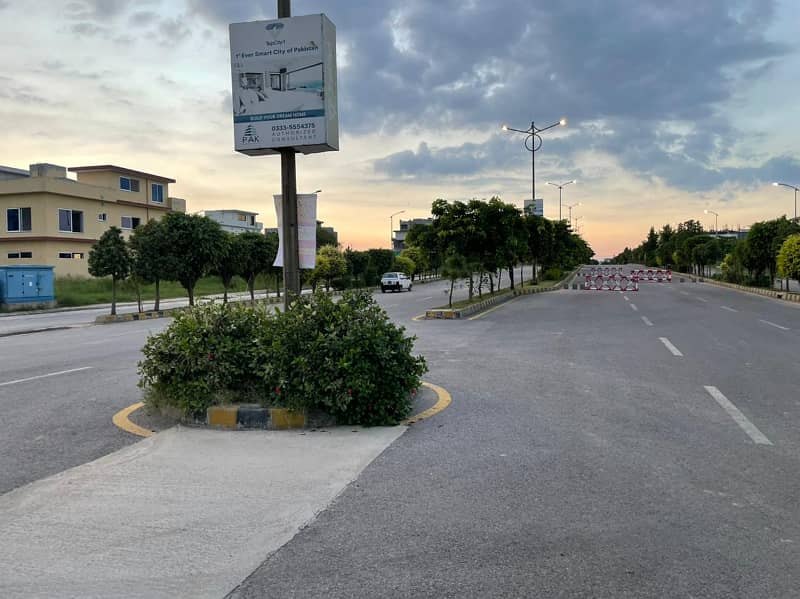 Read to Construct 10 Marla Plot for sale 1