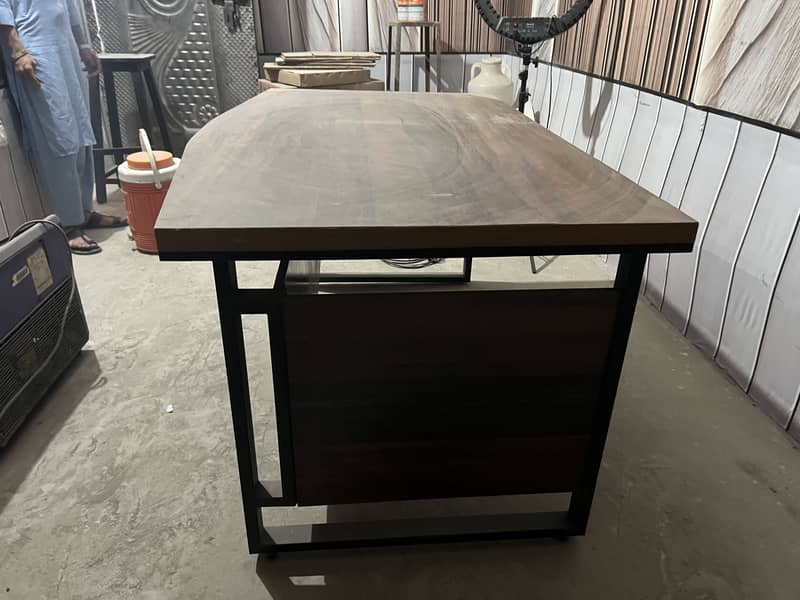 Office table and computer table 2