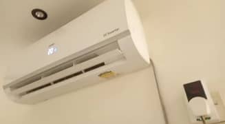 Haire AC DC inverter 1.5 ton good condition 10by10 hai