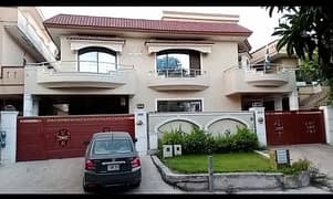 G-9/1 40*80 GROUND PORTION FOR RENT 3 BED ATTACHED BATH DD TVL SEPARATE GATE SERVANT MARBLE FLOOR BEST LOCATION NAYER TO PARK MOSQUE MARKET