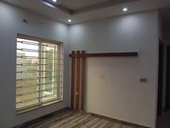 10 MARLA UPPER PORTION AVAILABLE FOR RENT