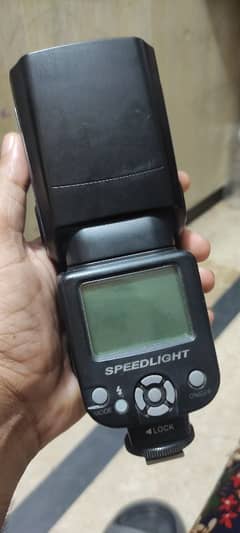 Apkina Speedlight Ap 580ii + cells + chager
