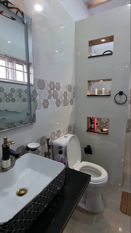 Elegant 5 Marla Furnished House In Bahria Town (Furnished) 11