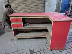 Bilkul new table ha me ne istamal ni ki jis ko zaroorat ho rabta kare