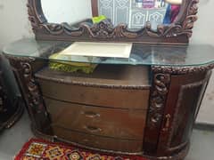 bed set and dressing table