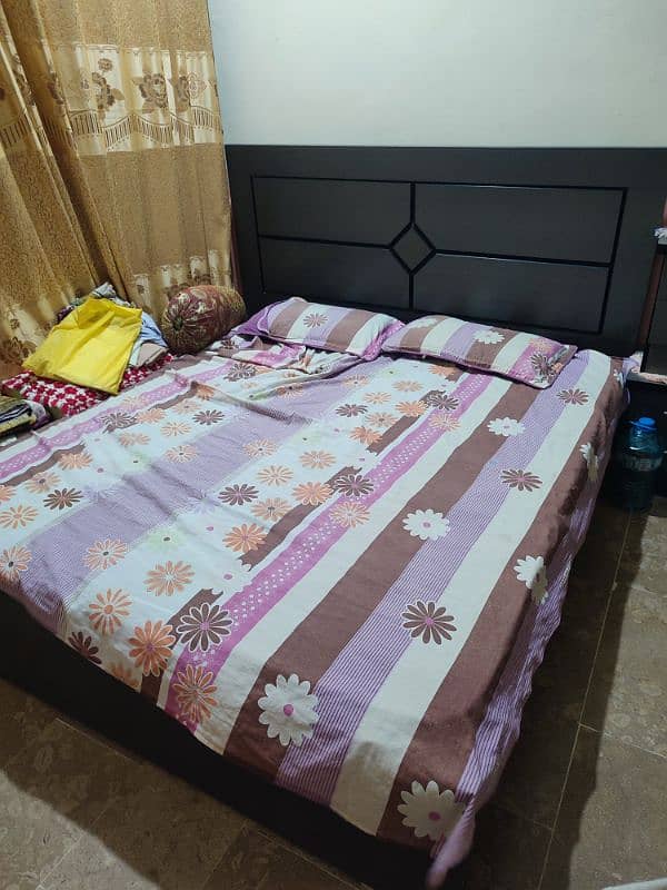 Bed with side tables and one Dressing table 0