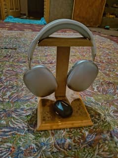 headphones stand