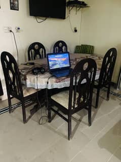 Good quality dining table for sale