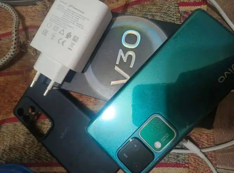 Vivo V30 peacock green colour 12 256 1