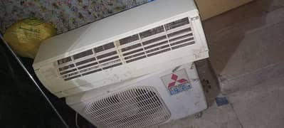 1 ton ka AC hai sahe nhi hai