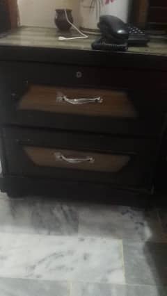 queen size bed with 2 side tables and dressing table