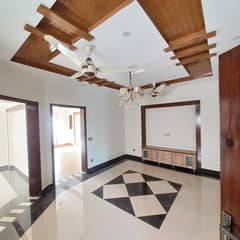 BRAND NEW LUXURY HOUSE FOR RENT AT MOST PRIME LOCATION OF BAHRIA TOWN LAHORE
