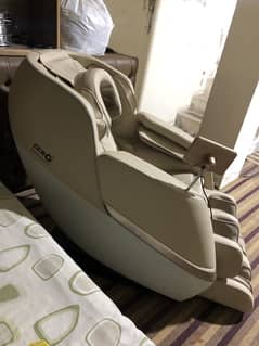 Zero massage chair