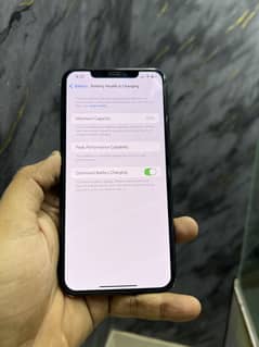 I am selling my iphone xs max 64gb pta approved