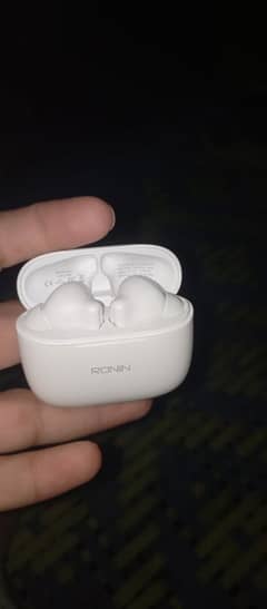 EARpods Ronin r740