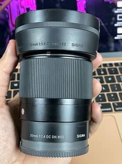 Sigma 30mm 1.4 emount lens for sony a6400 a6500 etc
