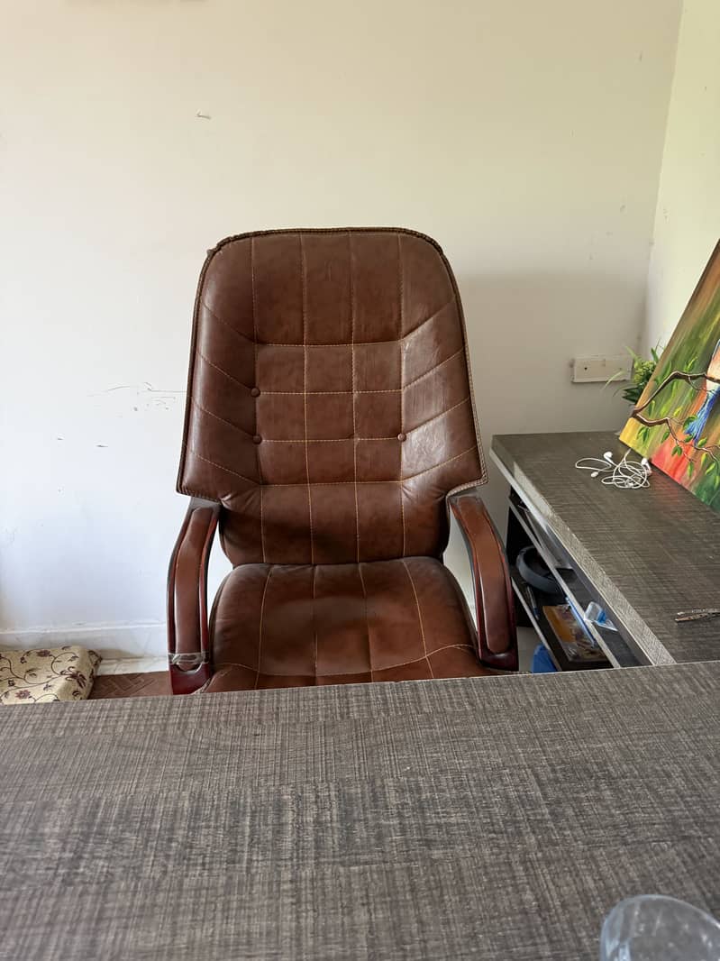 Office table and chair full size table with side table 0