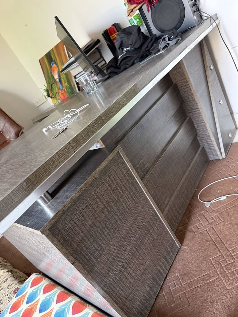 Office table and chair full size table with side table 5