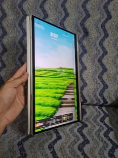 Yoga c740 i5 10th Gen, 8 Gb RAM, Screen Minor issue