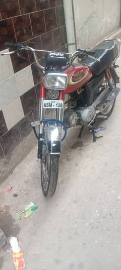 ACHA bike hai super Style bike hai price 36000rs. call num 03410143524