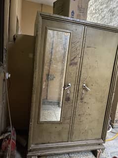 Steel solid almirah for sale