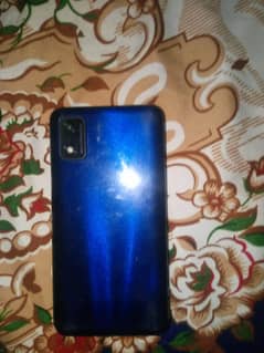 Itel 1gb 8 gb charring with box pin kharab hy touch jumper pr hai