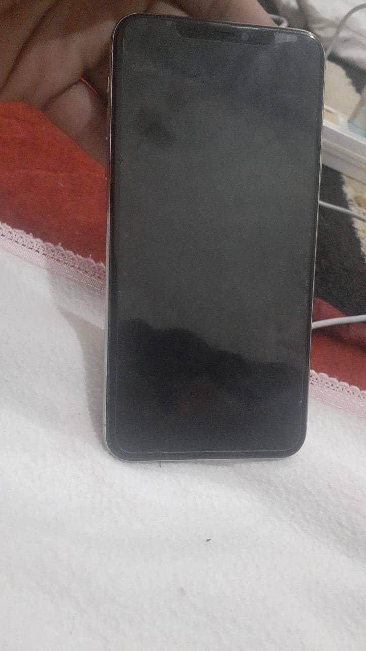 Iphone 11 pro max 256 gb non pta good condition 1