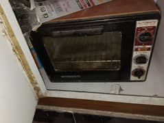 Baking Oven for sale in working condition.