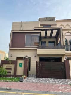 Vip 5 Marla Used House Owner Build For Sale In Bahria Town Lahore