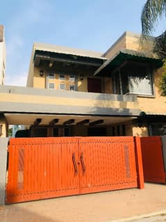 Vip 10 Marla Used House For Sale In Bahria Town Lahore