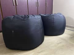 4xL bean bags in koren ploster with footer