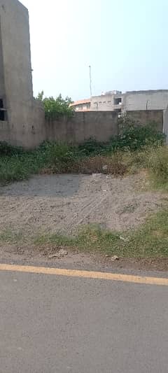9.75 Marla Plot For Sale With Gas Location