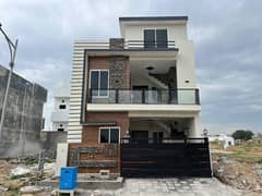 University Town 5 Marla House For Sale