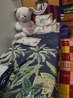 bed & almari